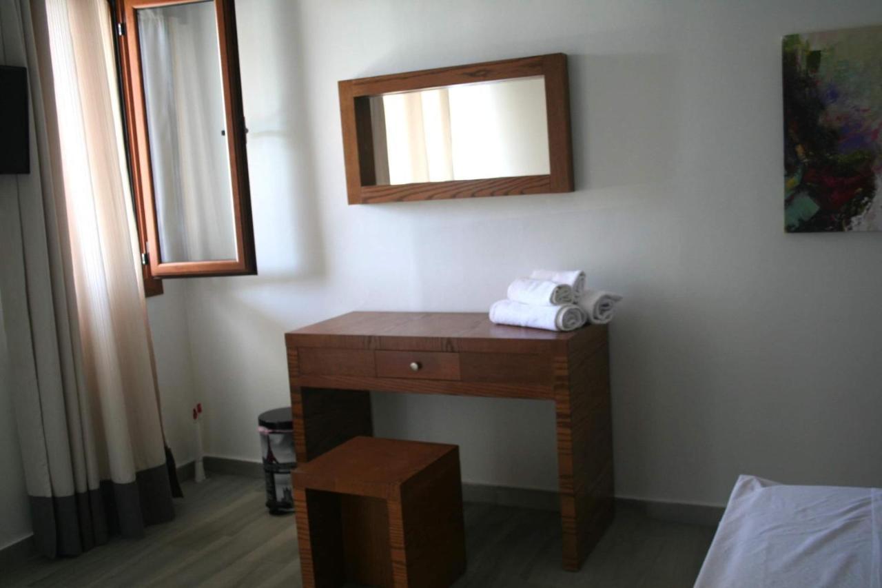 Spyridoula'S Guest House Himare Bagian luar foto