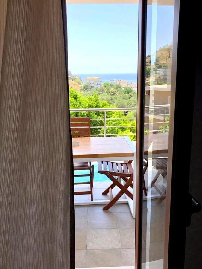 Spyridoula'S Guest House Himare Bagian luar foto