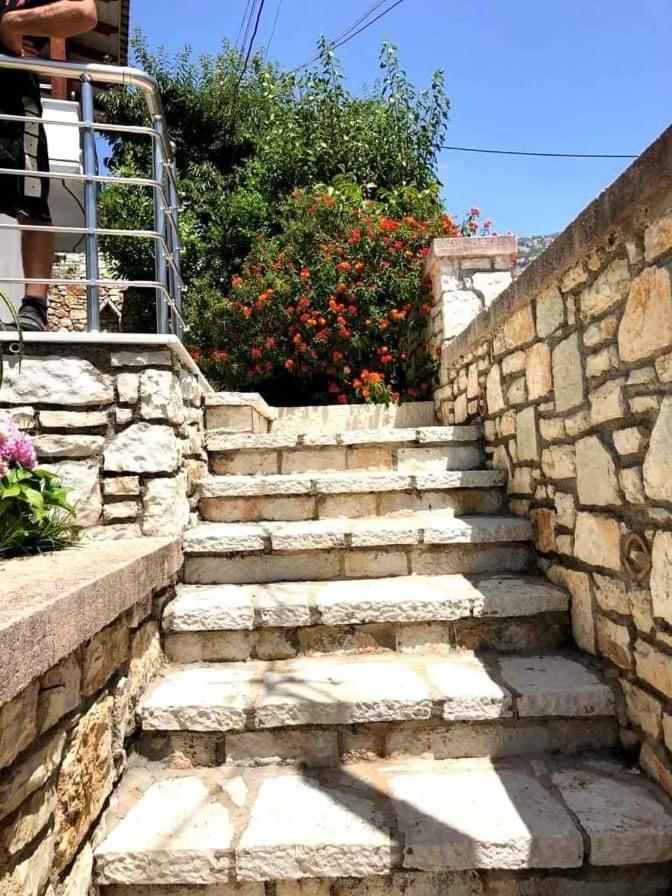 Spyridoula'S Guest House Himare Bagian luar foto
