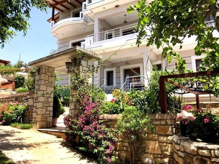 Spyridoula'S Guest House Himare Bagian luar foto