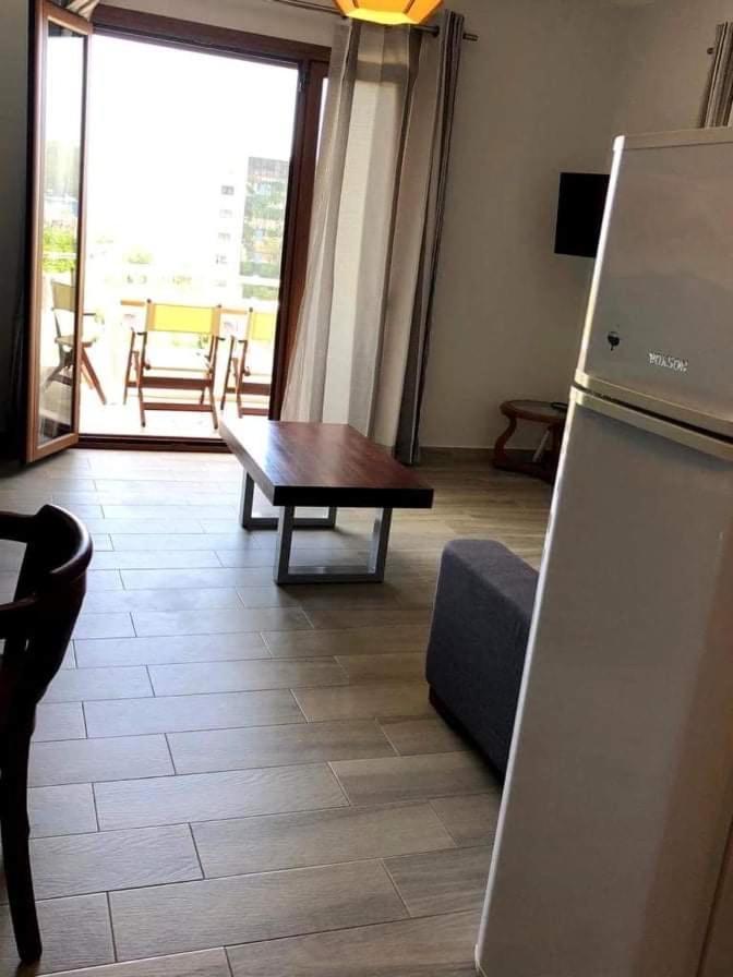 Spyridoula'S Guest House Himare Bagian luar foto