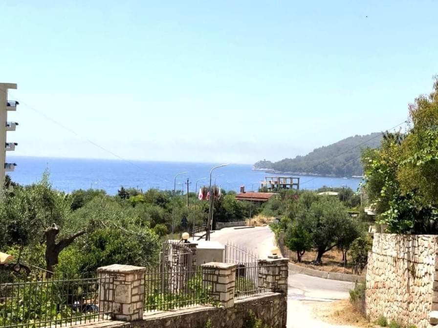 Spyridoula'S Guest House Himare Bagian luar foto