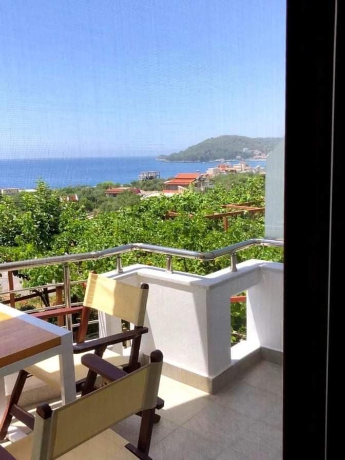 Spyridoula'S Guest House Himare Bagian luar foto