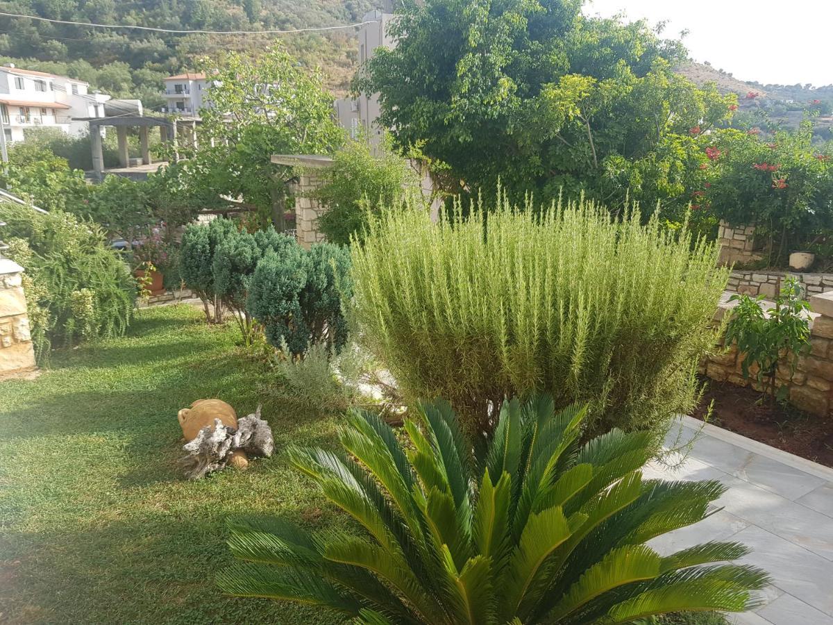 Spyridoula'S Guest House Himare Bagian luar foto