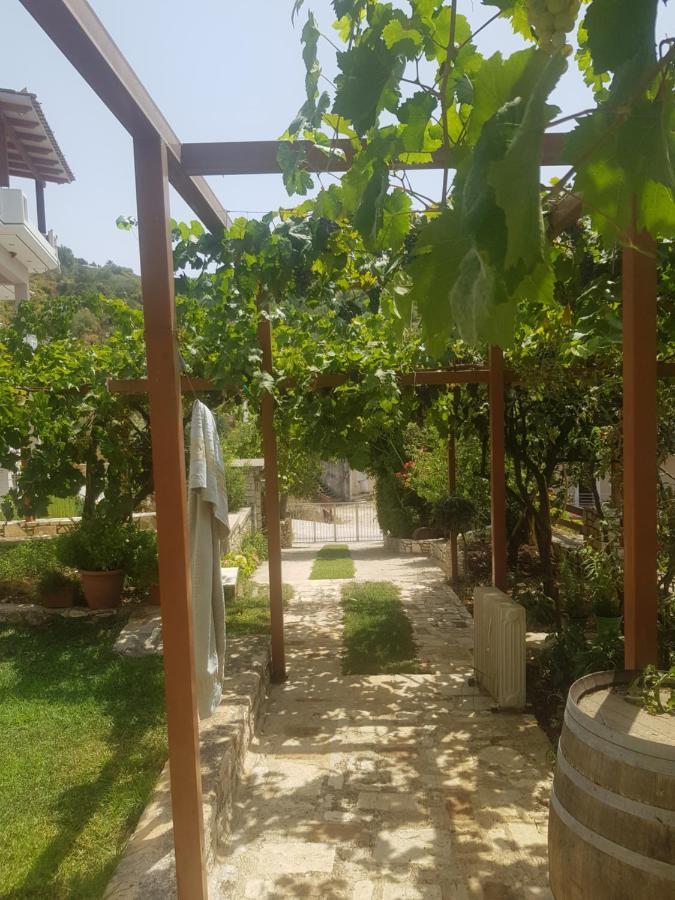 Spyridoula'S Guest House Himare Bagian luar foto