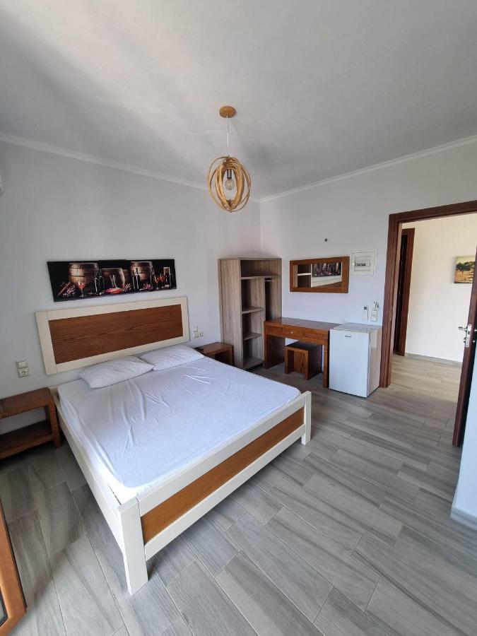 Spyridoula'S Guest House Himare Bagian luar foto
