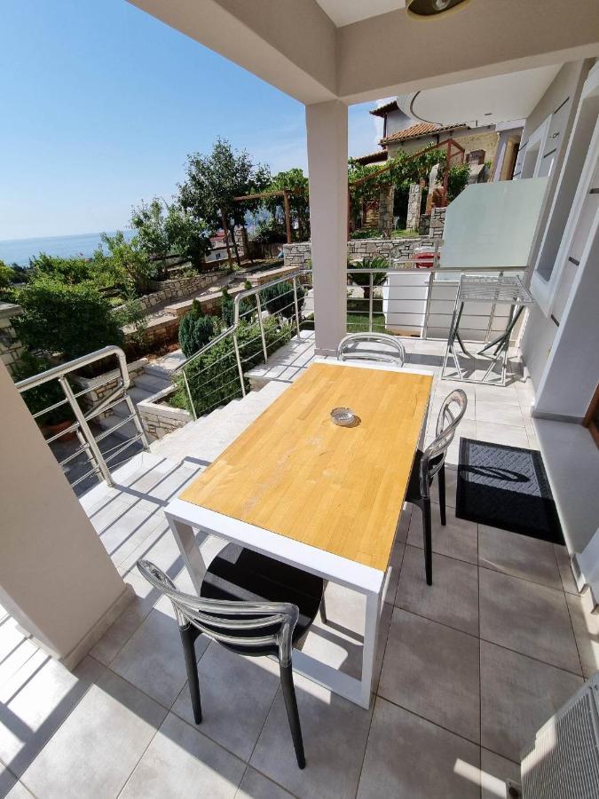 Spyridoula'S Guest House Himare Bagian luar foto
